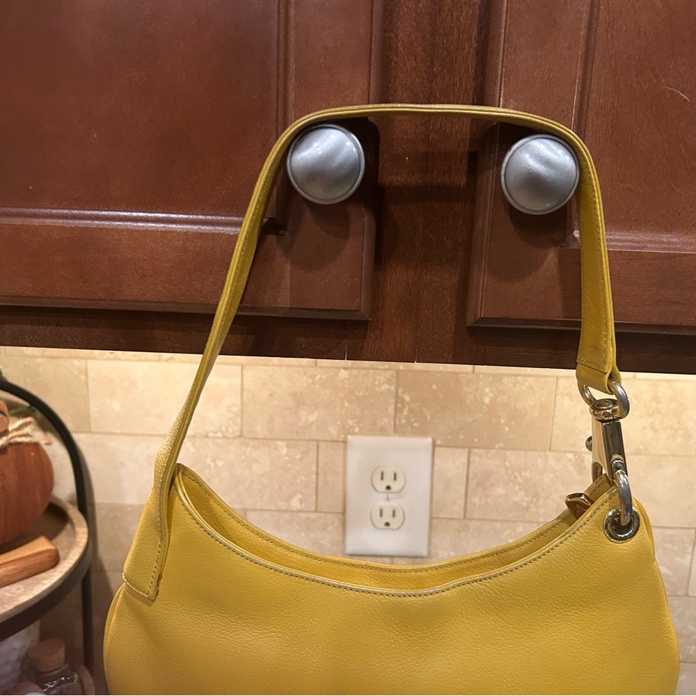 MCM yellow shoulder bag. - Picture 5 of 13
